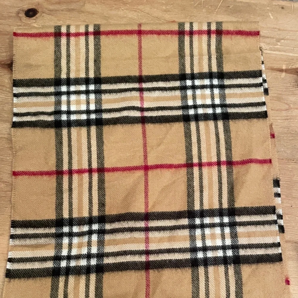 V Fraas Cashmink Burberry Print Soft Tartan Plaid Scarf Gold Black Camel Color